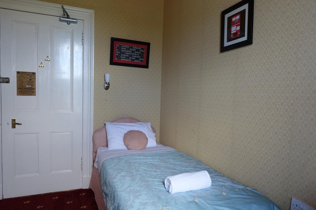 Single Room with Shared Bathroom,262812273:JPEG